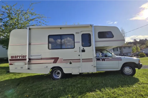 LISTO PARA CONDUCIR - USADO, VOLANTE A LA IZQUIERDA |   CONDUCCIÓN DERECHA |   Autocaravana Toyota Winnebago Micro Mini Warrior de 1991 - Product Image 2