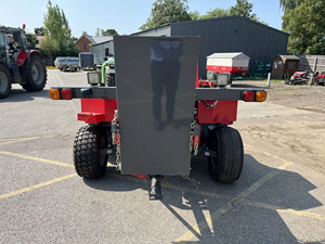 La nouvelle presse à balles Massey Ferguson 1840 offre une chambre à balles de 14 x 18 pouces avec une capacité de ramassage élevée et 44 dents doubles. - Product Image 2