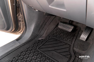 เสื่อยางกันน้ํากันลื่น 4 ชิ้นพรมปูพื้นรถยนต์สากลไม่มีกลิ่นปรับแต่งได้ง่ายสําหรับรถยนต์ส่วนใหญ่รถบรรทุก SUV - Product Image 5