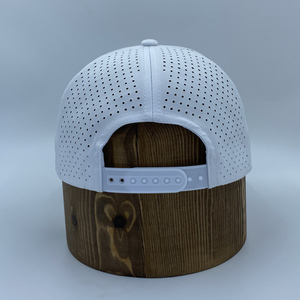 Gorras de golf de 5 paneles con parche de PVC personalizado, impermeables, perforadas, de alto rendimiento, con cierre a presión y diseño de 5 paneles. - Product Image 3