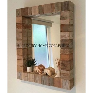 Cadre de miroir mural en bois ancien fabriqué à la main avec des motifs intemporels et une élégance vintage pour un style de maison polyvalent - Product Image 1