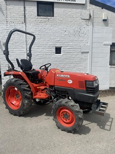 Tractor de ruedas usado Kubota L3200 Compact 4WD con componente de motor central - Product Image 5