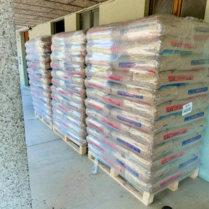 Pellets de Madera Premium al por Mayor, 100% Certificados Enplus A1, Pellets de Madera Natural de Pino Disponibles en Stock - Product Image 1
