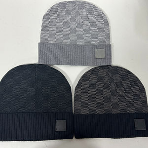 Gorro de lana a la moda de invierno de alta calidad, gorro de punto con diseño de Letras a cuadros, gorro cálido Unisex para exteriores, jacquard de alta calidad - Product Image 4