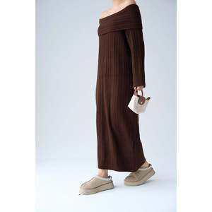 เดรสคอวีสีน้ำตาลเข้ม - Product Image 2