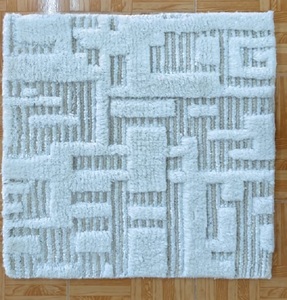 Tapis moderne, écologique, lavable, antidérapant, en laine pelucheuse, touffeté, couleur unie, artisan indien, tressé à la machine, à poils hauts et plats - Product Image 1