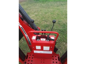 Tractor de Ruedas Usado Massey Ferguson 1835E 2WD con Caja de Cambios Automática y Larga Vida Útil - Product Image 6
