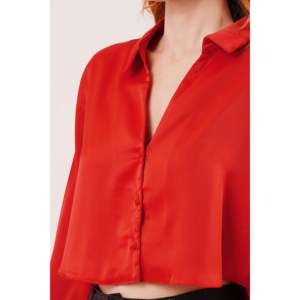Lustrin Women's <b>Red</b> Satin Crop <b>Blouse</b> Shirt, Elegant Short Sleeve Top for Wholesale, Stylish Polyester Elastane Fabric - Product Image 3