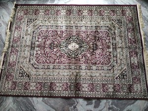 Tapis en soie brodée indienne d'excellente qualité pour la maison et l'hôtellerie, tapis kashmiri provenant d'un fournisseur indien - Product Image 4