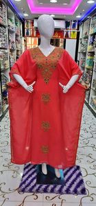 Dubaï 2024 Belle rouge traditionnelle musulmane Caftan design marocain avec perles de pierre à la main travail Farasha Kaftan Dress - Product Image 3
