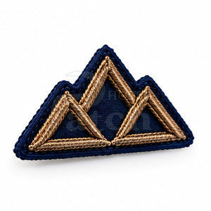 Badge brodé à la main en fil d'or, patch décoratif personnalisé à coudre pour chapeaux, vêtements et uniformes - Product Image 2