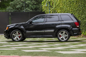 CONDUCCIÓN - VEHÍCULO USADO CON VOLANTE A LA IZQUIERDA |   Volante a la derecha |   Jeep Grand Cherokee SRT8 2010 con 29 mil millas - Product Image 2