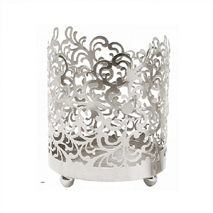 Bougeoir décoratif de Noël en métal doré fini parfait pour la décoration de la maison et l'éclairage festif - Product Image 5