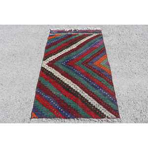 Tapis turc à accents floraux 3x5,2 pieds, rouge et vert, en laine - Product Image 1