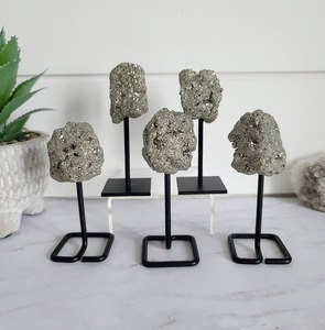 Nhất Bán Cao Cấp Vàng Peru Pyrite Pha Lê Thủ Công Khoáng Sản Mẫu Trên Kim Loại Đứng Cho Trang Trí Nội Thất Cho Trên Toàn Thế Giới Cung Cấp - Product Image 3
