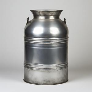 Bidon de lait galvanisé durable fabriqué à la main avec une finition rustique, parfait pour les fermes de jardin et les maisons élégantes - Product Image 1