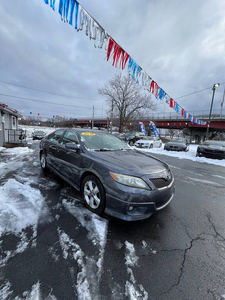 Berline Toyota Camry 2010 d'occasion en excellent état, transmission automatique, 6 vitesses, traction avant, 169 ch, 2.5L, gris, prête à la vente - Product Image 4