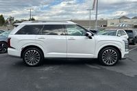 Hyundai Palisade Calligraphy 2026 Blanc Propre. Véhicule d'occasion, intérieur clair, sièges en cuir, SUV, toit ouvrant, camionnette, au meilleur prix et de qualité.