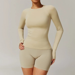 Personalizar diseño mujeres gimnasio chándal algodón orgánico transpirable 2 piezas conjunto de calidad superior nuevo entrenamiento Casual Yoga conjunto - Product Image 3