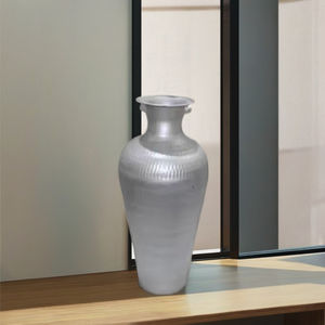 แจกันดอกไม้ที่ทันสมัยพร้อมตกแต่งสีเงินโบราณทรงกลมลายนูนการออกแบบรูปแบบการตรวจสอบคุณภาพระดับพรีเมียมสําหรับตกแต่งบ้าน - Product Image 2