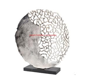 Sculpture d'anneau de cercle en métal argenté moderne avec base en marbre pour décoration de bureau de table en aluminium élégant - Product Image 5
