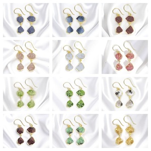 Vente en gros de boucles d'oreilles goutte et pendantes en argent 925 plaqué or grenat pierre de naissance bijoux fins pour femmes - Product Image 3