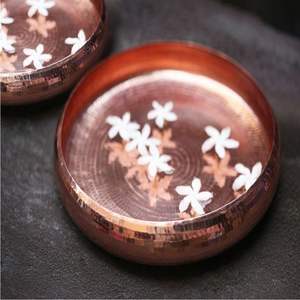 Urli de metal de lujo con acabado dorado hecho a mano para la entrada del hogar o la decoración flotante floral de la sala de estar - Product Image 2