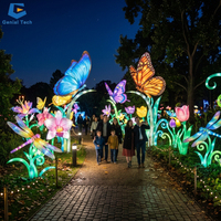 Solution clé en main pour lanterne de jardin aux insectes et fées, projet de lanterne géante aux fleurs et installation lumineuse magique pour parc à thème