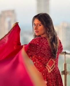 Robe Anarkali imprimée de créateur occidental en soie Butter de qualité supérieure, tenue de soirée et de mariage, entièrement cousue, coupe évasée pour femme - Product Image 2