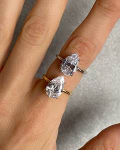 Anillo de Compromiso y Matrimonio con Diseño Minimalista, Corte de Pera, Moissanita, Engaste Clásico, Plata de Ley 925, Joyería de Plata - Product Image 2