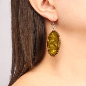 Pendientes de resina y madera de diseño de lujo a precio al por mayor Pendientes de resina de moda para mujer Pendientes de la mejor calidad para joyería - Product Image 1