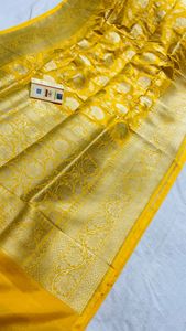 Brokaat Zijden Sari 'S In Blauwe Kleur Met Gouden Rand En Bloempatronen Ideaal Voor Wederverkoop Door Kledingontwerpers En <span class=keywords><strong>Saree</strong></span>-Winkels