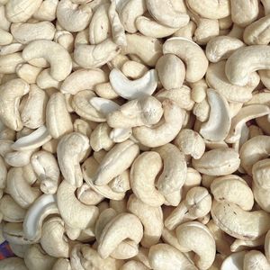 Meilleur taux Vietnam Noix de cajou brutes W320 Prix Noix de cajou Noyau Ww320 Ww240 Vente en gros Exportée Asie UE MOYEN-ORIENT SANTIGO 2 ans - Product Image 1