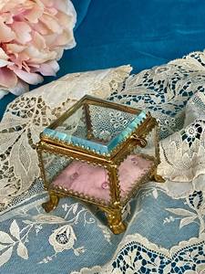 Caja de anillo de cristal de diseño adorable, organizador de joyas hecho con vidrio y Marco de pulido dorado de Metal para compromiso de boda de cumpleaños - Product Image 5