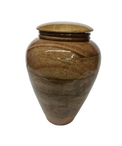 Urne de crémation adulte en bois humain fait à la main pour les cendres humaines/urne adulte pour les cendres urnes de crémation adultes en bois de manguier poli brillant - Product Image 1