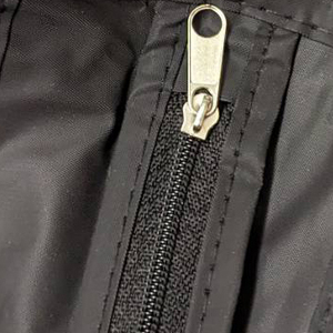 Hecho en Pakistán 24x40 ''PE Bolsa con cremallera a prueba de humedad Venta caliente Bolsa de ropa duradera para ropa de tienda - Product Image 3