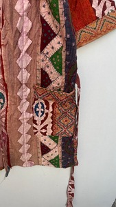 Abrigo de invierno de estilo informal hecho a mano para mujer chaqueta Kantha con regalo de Navidad Kantha Kimono Robe con patrón de letras - Product Image 2