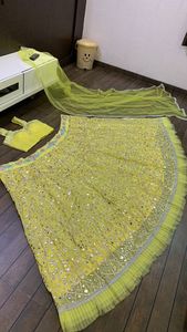 DERNIÈRE DESIGNER BANGROLI CHEMISE EN FILET SATIN AVEC SEQUUENCE TRAVAIL LEHENGA CHOLI - Product Image 4