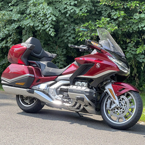 Motocicleta de Turismo Automática Premium Gold Wing Tour DCT de Honda, Ideal para Distribuidores y Concesionarios en el Extranjero - Product Image 1