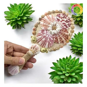 Espejo compacto con conchas, encaje y perlas Hecho a mano Ocean Whispers Mermaid Gift from Vietnam - Product Image 2