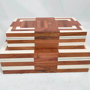Boîte rectangulaire en bois massif fait main avec incrustations, décoration moderne pour la maison, boîte de rangement pour bijoux, artisanat de table - Product Image 1