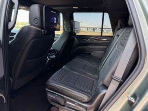 รถ Cadillac Escalade ปี 2024 รุ่น 600 7 ที่นั่ง เกียร์อัตโนมัติ SUV ภายในตกแต่งด้วยหนัง ยาง R20 ไฟ LED หลังคาพาโนรามา พวงมาลัยซ้าย - Product Image 5