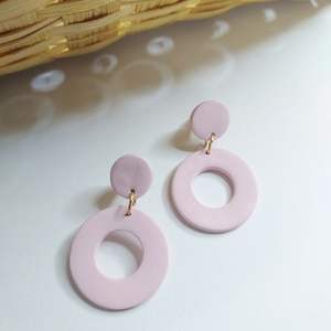 Boucles d'oreilles en résine de qualité supérieure pour filles, style ange, design rond, accessoires artisanaux en résine, durables - Product Image 5