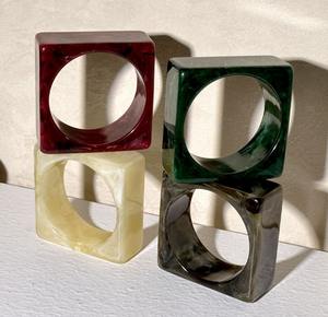 Nouveaux bracelets épais irréguliers en résine, faits à la main, à motifs, de style européen, pour femmes - Product Image 6