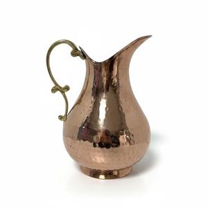 Jarra de Aluminio Vintage Forjada a Mano con Diseño Curvo y Construcción Metálica Resistente - Product Image 4