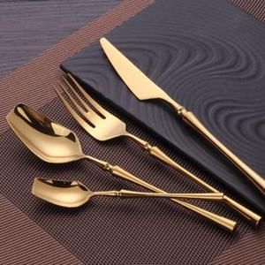 Ensemble de couverts en métal de style royal élégant, fabriqué en acier inoxydable de qualité supérieure, compatible lave-vaisselle, pour une table à manger sophistiquée - Product Image 2