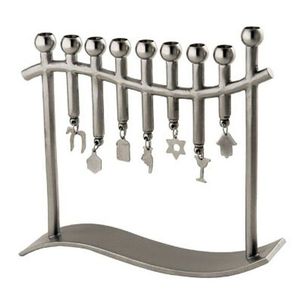 Menorah moderne décorative pour les célébrations de Hanoucca, avec un design élégant en or, très vendue - Product Image 3