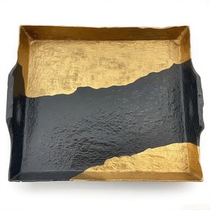 Plateau rectangulaire de luxe Crépuscule en aluminium coulé avec forme élégante idéal pour servir des bonbons boissons ou des éléments décoratifs - Product Image 1