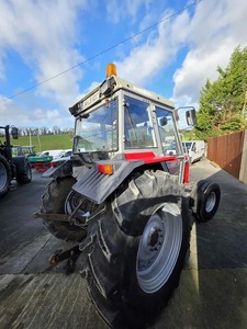 Massey 362 Lovely Tractor con bajas horas 12x12 Shuttle Bomba de neumáticos originales y caja de cambios como componentes principales - Product Image 6
