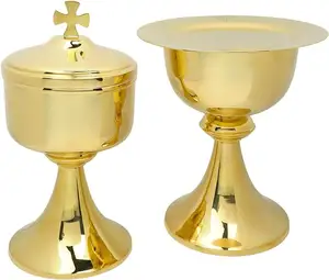 การออกแบบใหม่ถ้วยทองเหลืองขัดเงาสูงและชุด Ciborium อุปกรณ์โบสถ์คาทอลิกแบบดั้งเดิมพร้อม Paten